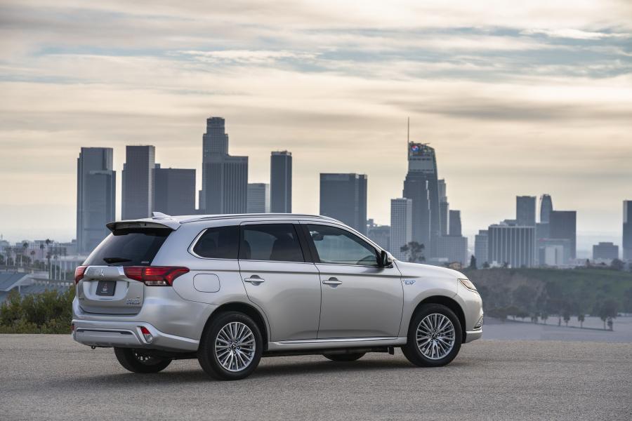  Mitsubishi Outlander PHEV 2018 года  (NA) (фото 8 из 41)